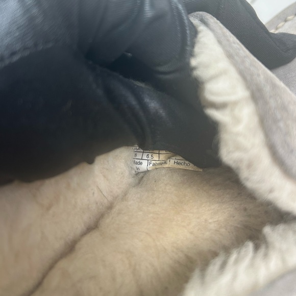 UGG Light Gray Suede Ansley Water Resistant Womenโs Slippers size 8 - Picture 10 of 10